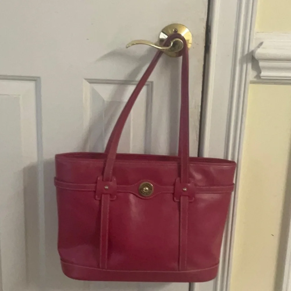 Dooney &BourkeElegant Pink Leather Tote Bag - Picture 2 of 7